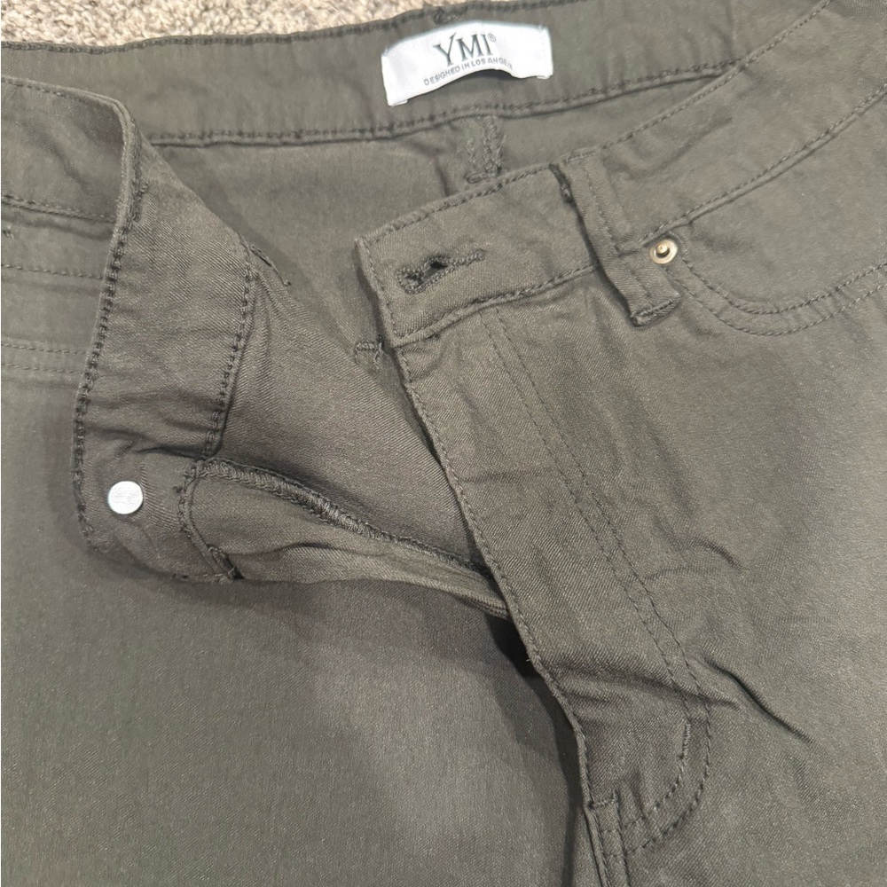 YMI Green Cropped Pants Casual Style